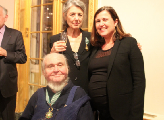 French Honors Artist Carl Andre And Gallerist Paula Cooper With The Order Of Arts And Letters